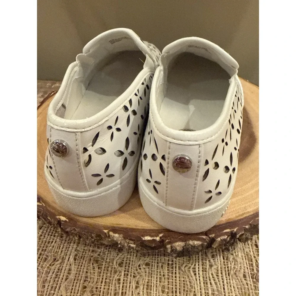 Michael KORS KEATON WHITE MK LOGO LASERED SILVER CUT OUT SLIP ON SNEAKERS 6M